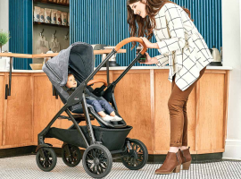 Коли потрібно купувати дитячий візочок та який вибрати