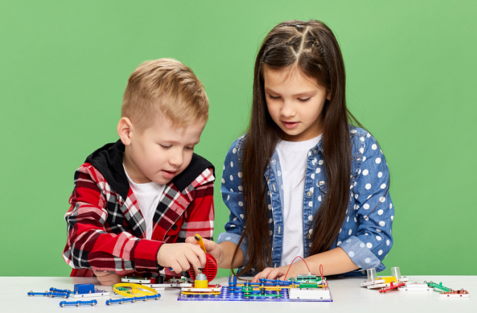 Компанія KIDDISVIT випустила власний бренд STEM-конструкторів DOKA 