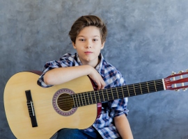 Який музичний інструмент вибрати для розвитку дитини: поради для батьків