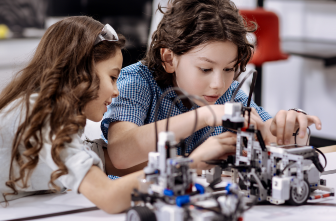 Від кубика до коду: як перетворити гру в LEGO на потужне STEM-навчання?