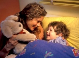 Як укласти дитину спати в її ліжко