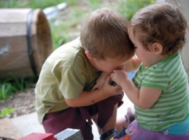 Як відучити дитину кусатись і щипатись