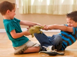 Як навчити вашого малюка ділитись